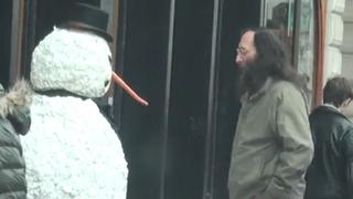 YouTube: este falso hombre de nieve sí que te asustará (VIDEO)