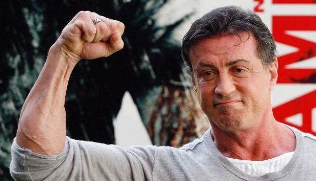 Sylvester Stallone respondió a través de su cuenta de Instagram a un usuario de Facebook que había asegurado que el protagonista de 'Rocky' había fallecido. El post de había hecho viral.