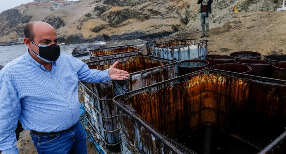 Pedro Spadaro, alcalde del distrito de Ventanilla (Callao), sostiene que la empresa Repsol intentó minimizar el derrame de petróleo que afectó las playas de su localidad. (Foto: Municipalidad de Ventanilla).