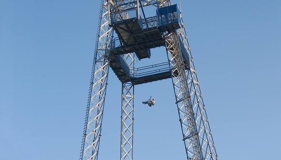 Esta torre de caída libre es la atracción más atemorizante