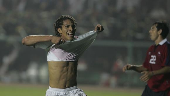 Paolo Guerrero marcó su primer gol con Perú ante Chile en noviembre del 2004, un mes después de su primera convocatoria. (Foto: Lino Chipana)