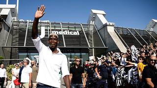 Paul Pogba fue recibido de manera efusiva por los hinchas de la Juventus | VIDEO