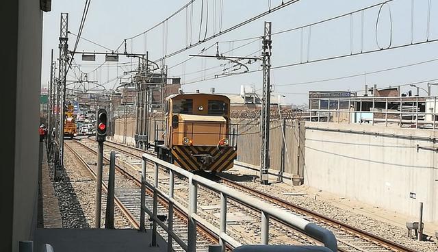 Ingenieros y personal especializado trabaja para recuperar el servicio afectado por falla eléctrica. (Foto: Difusión)