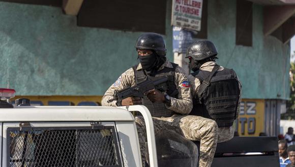 Las fuerzas policiales patrullan las calles  en Port-au-Prince. (Foto referencial)