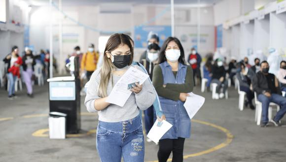 A partir de hoy inicia vacunación a personas de 30 años, según informó el Ministerio de Salud. Foto: César Bueno/@photo.gec