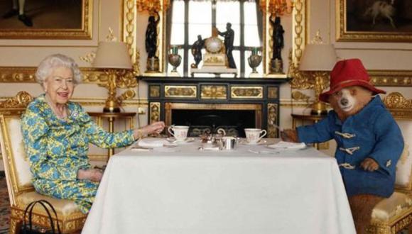 La reina Isabel II y el osito Paddington protagonizaron un tierno video por el Jubileo de Platino. (Foto: BBC)