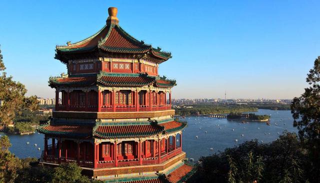 Palacio de Verano, Pekín, China. La Torre de la fragancia de Buda o el Jardín de la Virtud y de la Armonía son algunas de las paradas que puedes conocer en este gran palacio ubicado a orillas del lago Kunming. Su construcción data de 1750 y ha sido nombrado Patrimonio de la Humanidad por la Unesco. (Foto: Shutterstock)
