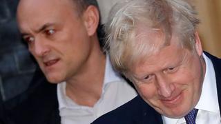 Boris Johnson resiste llamados a despedir a asesor que se saltó el confinamiento