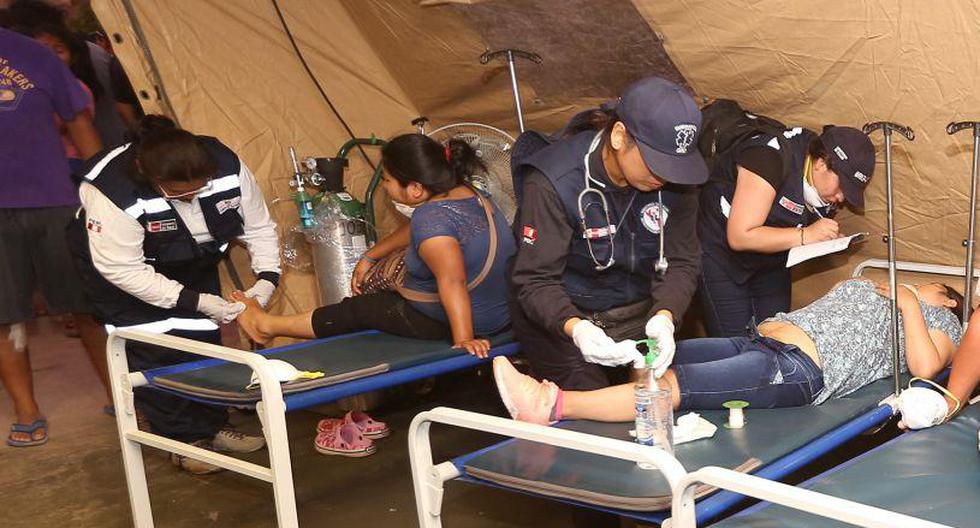 Los médicos del Minsa atienden a las personas afectadas por el aniego en San Juan de Lurigancho. (Foto: Difusión)