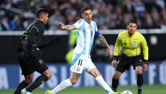 Argentina's forward #11 Angel Di Maria passes the ball during the international friendly football match between El Salvador and Argentina at Lincoln Financial Field in Philadelphia, Pennsylvania, on March 22, 2024. (Photo by Charly TRIBALLEAU / AFP)
