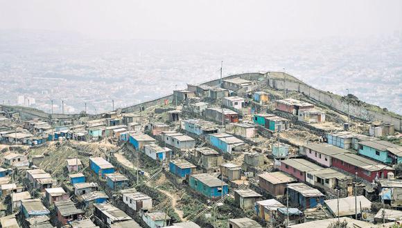 Vista panorámica de los asentamientos en el sector norte de San Juan de Miraflores, en el límite con Surco. (Techo Perú)