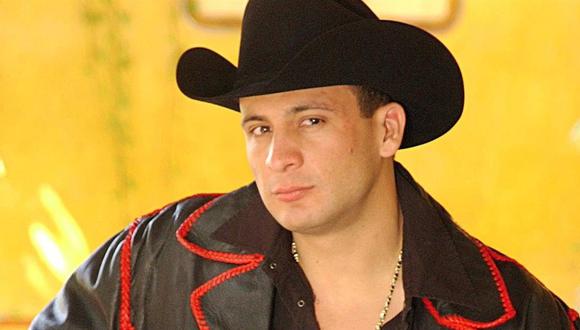 Valentín Elizalde, El Gallo de Oro, asesinado a tiros en 2006 tras actuar en un palenque de Reynosa. (Foto: Difusión).