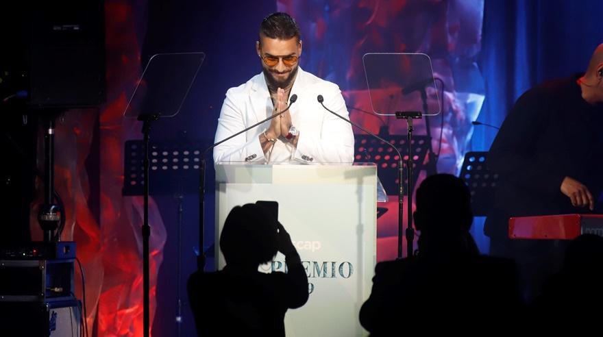 Maluma agradece luego de recibir el premio Compositor del Año durante la XXVII edición de los Premios ASCAP. (Foto: EFE)