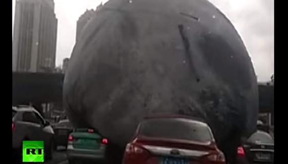 Globo gigante sorprendió a conductores en China [VIDEO]