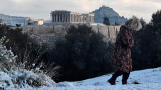 La nieve se ha adueñado de la Acrópolis de Atenas