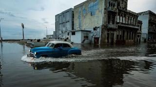 Comienza el lento regreso de la electricidad a Cuba tras apagón masivo por el huracán Ian