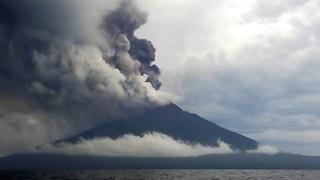 La erupción de cenizas de uno de los volcanes más peligrosos del mundo pone en alerta a Papúa Nueva Guinea 