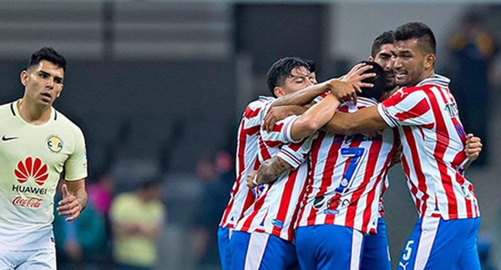Isaác Brisuela le dio la ventaja a Chivas sobre América en el primer tiempo del partido. (Foto: Liga Bancomer)