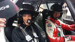 La bella Karen Schwarz vivió un día de adrenalina como copiloto de Nicolás Fuchs [FOTOS]