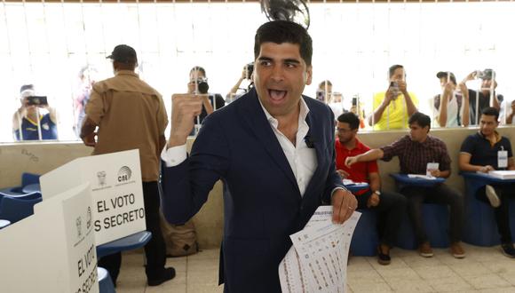 El candidato a la Presidencia ecuatoriana Otto Sonnenholzner acude a votar para la jornada de elecciones generales del 20 de agosto de 2023, en Guayaquil, Ecuador. (Foto de Mauricio Dueñas Castañeda / EFE)