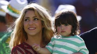 Shakira le enseña a leer así al pequeño Milan