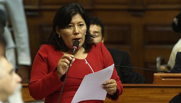 Gana Perú negocia con disidentes para evitar renuncias