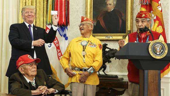 Donald Trump sostuvo un encuentro con indígenas navajos en la Casa Blanca. (Foto: AFP)