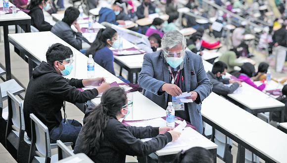 La instancia de la UNMSM tomó tal decisión pese a que la rectora Jerí Ramón había anunciado la suspensión de todo el proceso ante la filtración de la prueba tomada el último fin de semana. (Foto: El Comercio)