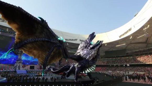 Un Dragón "sobrevoló" el estadio olímpico de Bejin, en el show de apertura de la final del evento. (Foto: captura de Facebook)
