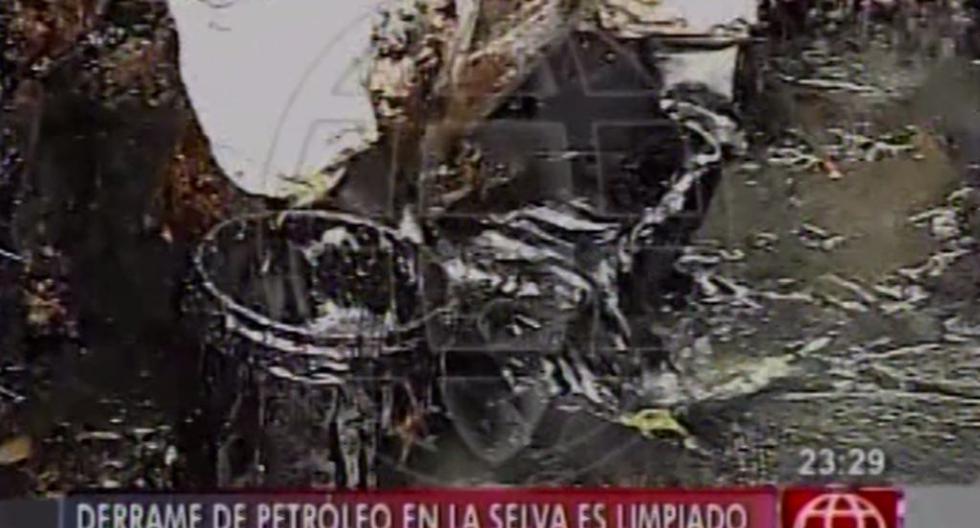 PetroPerú: derrame de petróleo es limpiado por nativos contratados. (Foto: América TV)