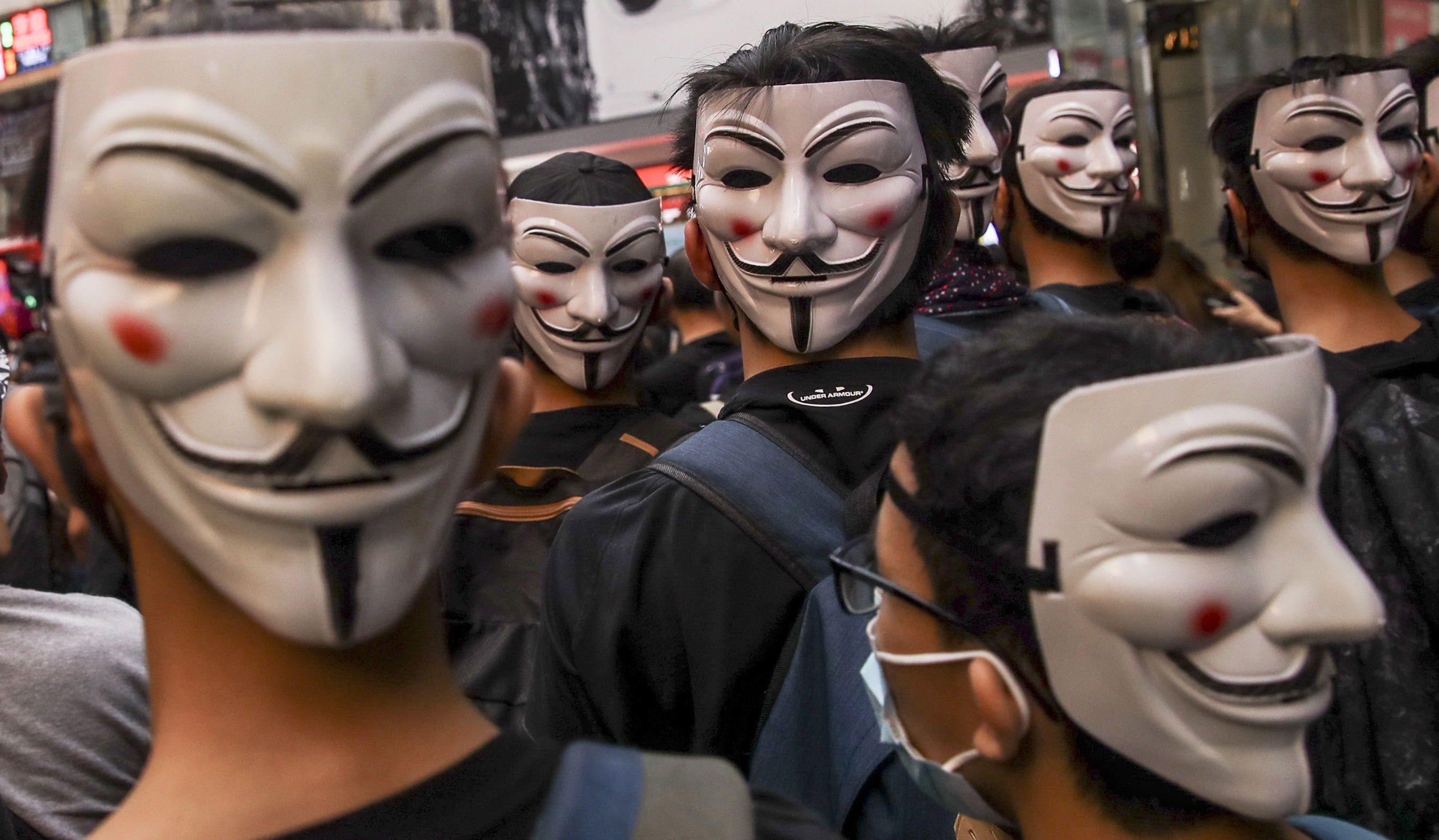 Miles de personas participan en marchas prohibidas por las autoridades de Hong Kong. (EFE/EPA/FAZRY ISMAIL).