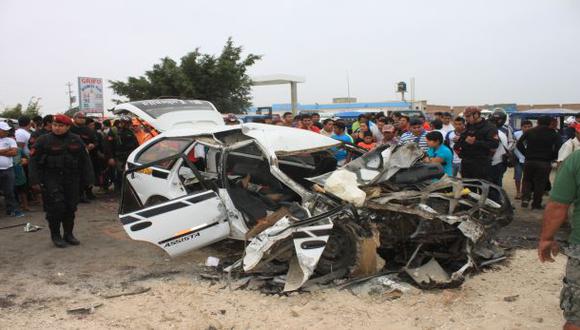 Piura: choque entre autos deja tres muertos y siete heridos