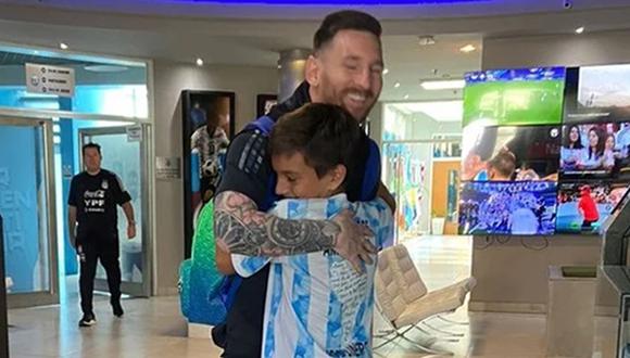Juani sorprendió a Messi con un retrato del mismo astro argentino. | Foto: @dibujuani