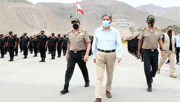 "Desde estas páginas, hemos informado acerca de la razón de la crisis en ese sector: las diferencias entre el ministro del Interior, Avelino Guillén, y el jefe de la policía, Javier Gallardo". (Foto: Mininter)