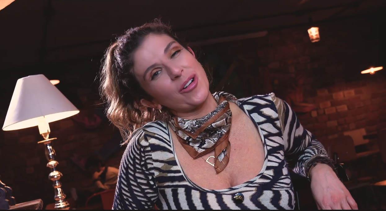 Bárbara Cayo en el video de "Le pregunté al olvido". (Fuente:  YouTube)