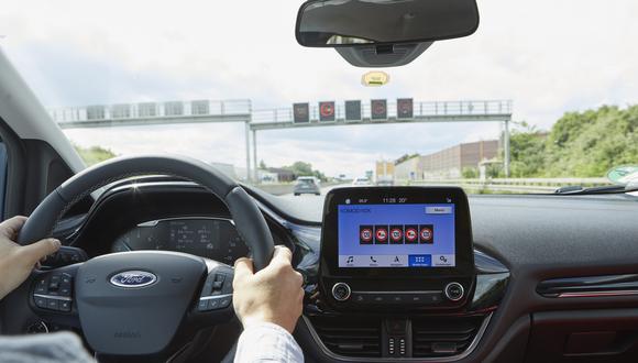 Esta tecnología desarrollada por Ford y Vodafone permitirá que los conductores puedan identificar qué estacionamientos cercanos están disponibles para aparcar. (Fotos: Ford).