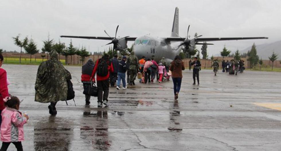 El Minedu confirmó que se ha puesto a disposición aviones de las Fuerzas Armadas para que los maestros que quieran retornar a sus regiones lo hagan de manera pronta y segura. (Foto: Andina)
