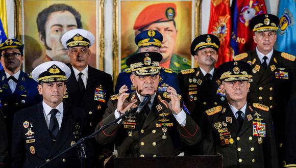 Venezuela: militares desafían la oferta de amnistía ofrecida por Estados Unidos. En la imagen, al centro, el ministro de Defensa Vladimir Padrino. (AFP).
