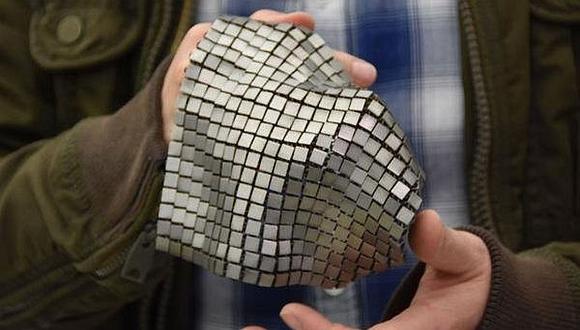 El tejido metálico puede fabricarse en el espacio con impresoras 3D. (Foto: EFE/IVAN MEJIA)