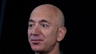 Ni en Black Friday 2022: por qué Jeff Bezos recomendó no comprar televisores ni automóviles