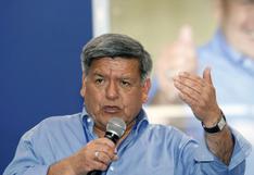 César Acuña regala dinero a electores durante campaña, denuncian