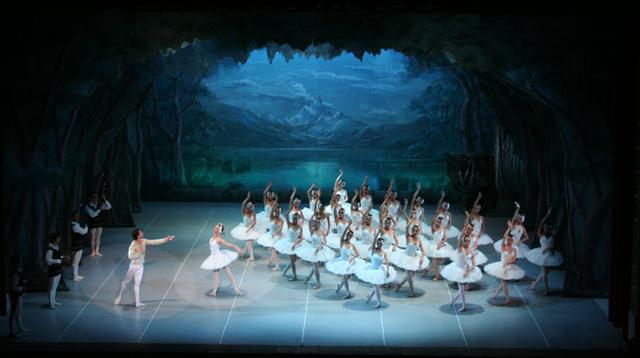Ballet Municipal trae de regreso a "El lago de los cisnes" - 1