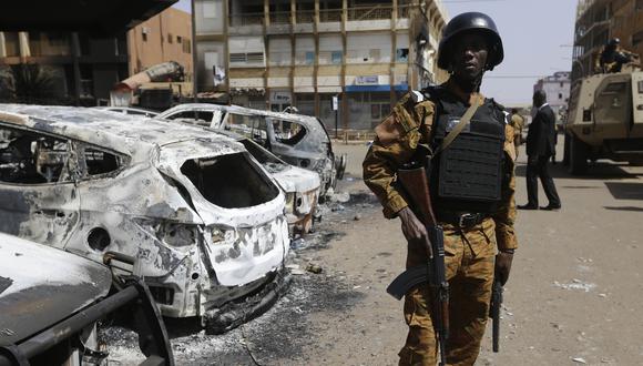 “Individuos armados no identificados atacaron el pueblo de Lamdamol en la noche del sábado, dejando alrededor de una veintena de muertos entre la población civil”, según una fuente de seguridad en Burkina Faso. (Foto referencial, AP).