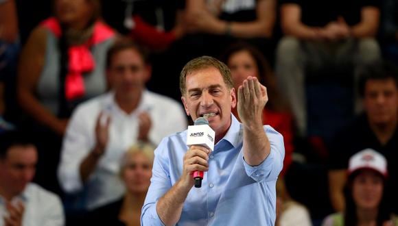 Diego Santilli, candidato a diputado por Juntos por el Cambio, participa en un acto de campaña en La Plata, Argentina. (EFE/Demian Alday Estévez).