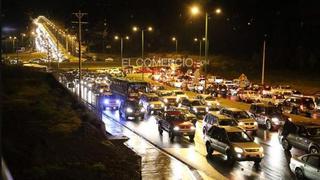 Caravana opositora va al aeropuerto para "recibir" a Correa