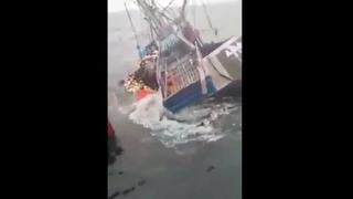Arequipa: embarcación naufraga en el puerto de Atico | VIDEO