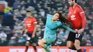 Youtube: Fellaini le jaló el cabello a Guendouzi en singular falta en la Premier League | VIDEO