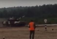 YouTube: tanque ruso sufre aparato accidente | VIDEO