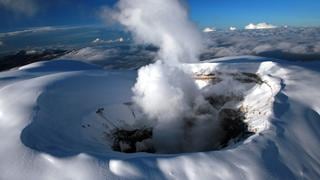 Petro ordena la evacuación de 2.500 familias de la zona del volcán del Ruiz