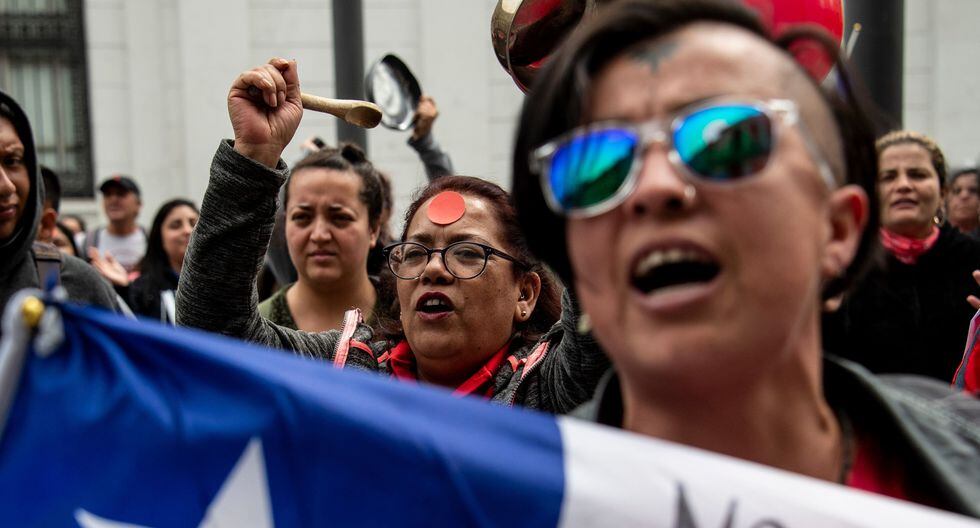 Chile vive un estallido social sin precedentes desde el fin de la dictadura de Augusto Pinochet en 1990, con masivas manifestaciones en las calles y disturbios que inicialmente fueron reprimidos por la Policía y las Fuerzas Armadas. (AFP / AFP-Services / Martin BERNETTI).